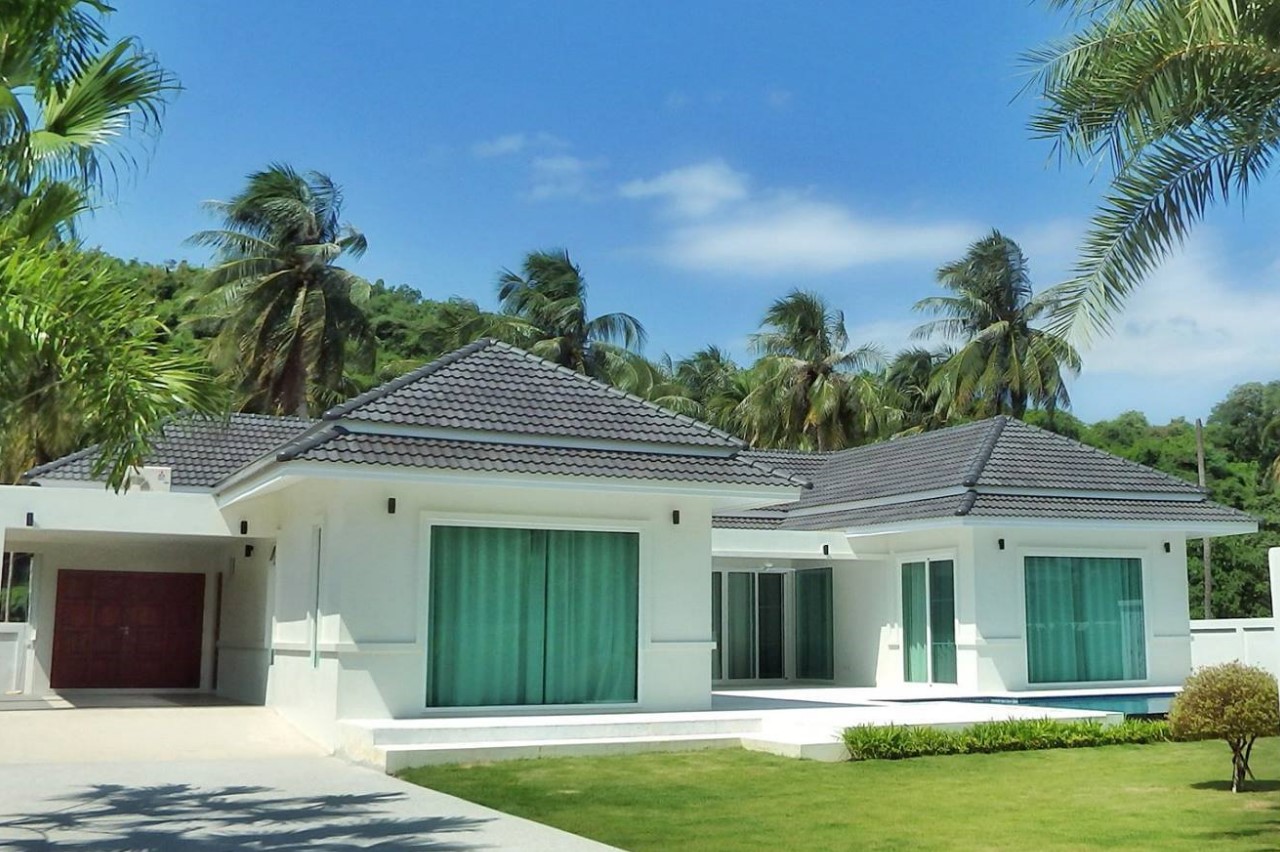 WHITE BEACH VILLAS PHASE 2 & 3 - OFF-PLAN, RESALES ON PHASE 1  (show house available)